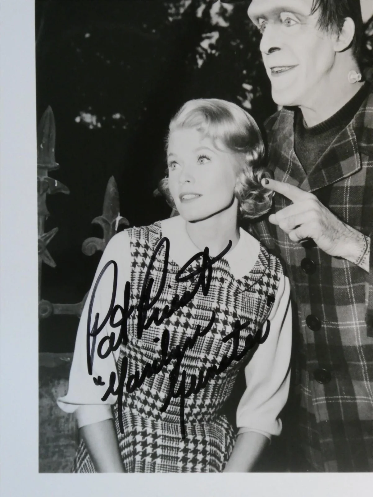 Pat Priest — Pat Priest Signed B&W 8x10 Photo Autographed The Munsters, изображение 2