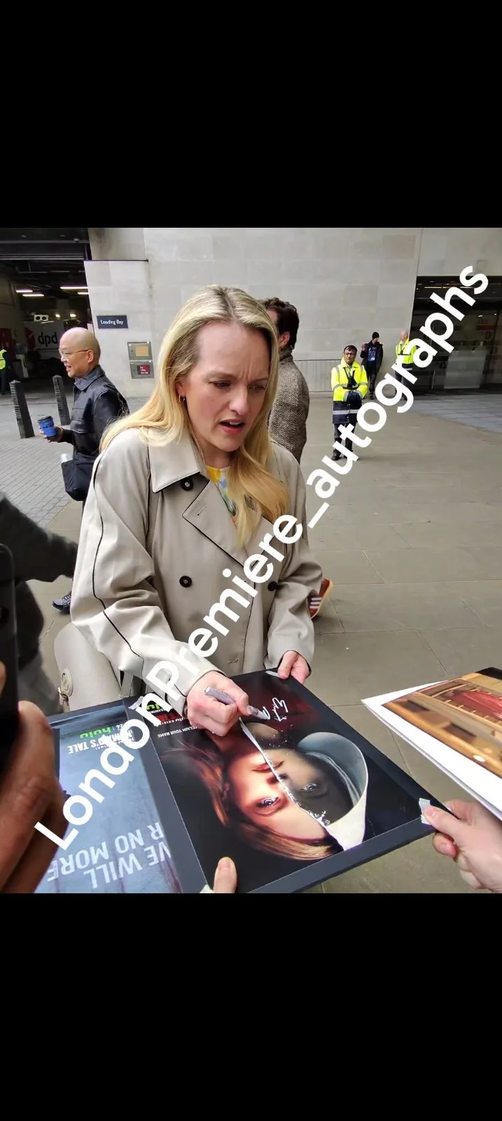 Elisabeth Moss Signed 'The Handmaid's Tale' 15x10 Poster Print Exact Video Proof, изображение 5
