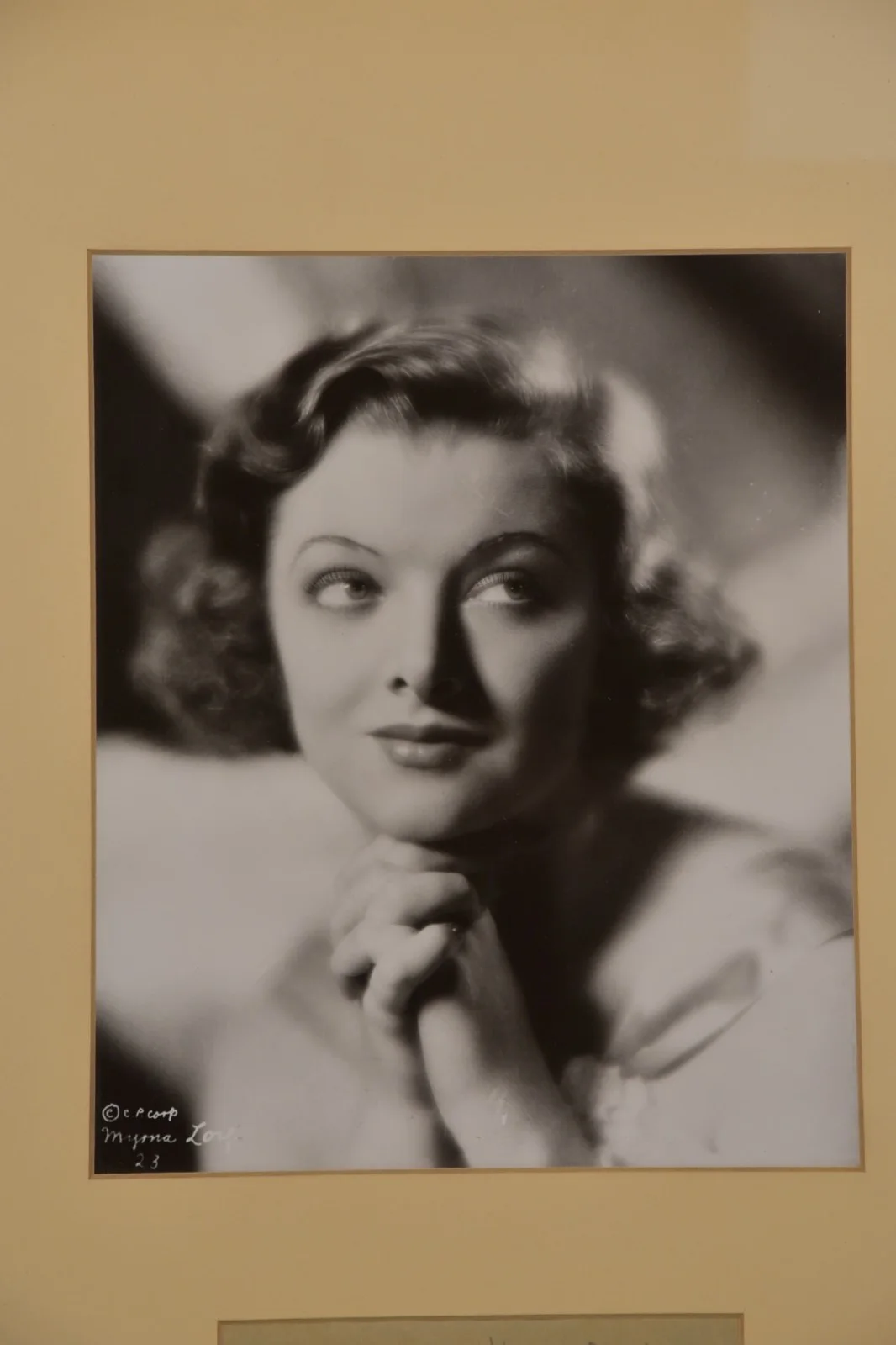Vintage Myrna Loy Photograph & Autograph Signature Matted Art Queen of Hollywood, изображение 2