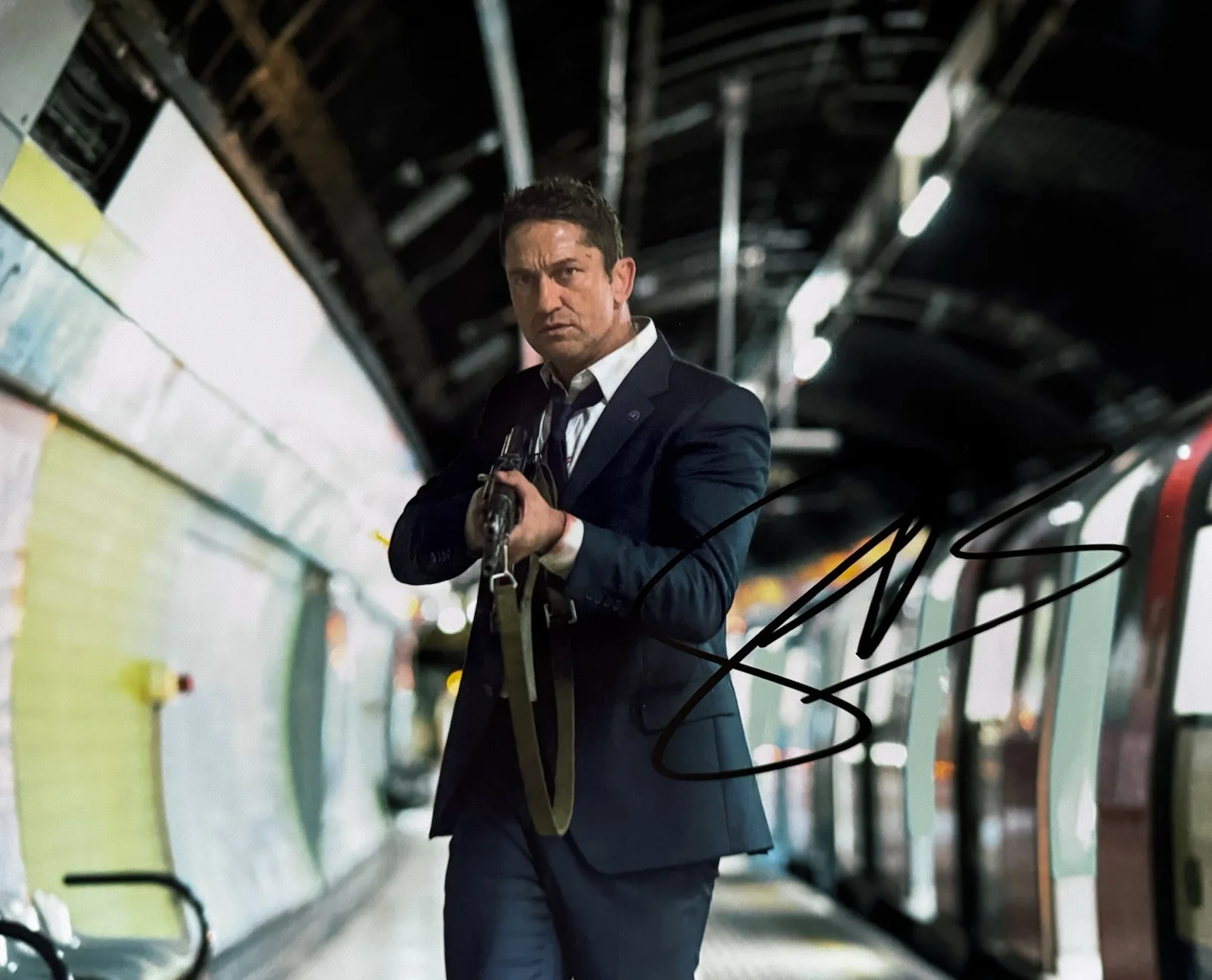 Gerard Butler — Gerard Butler Signed 8x10 Photo Olympus Has Fallen 300 W/COA￼