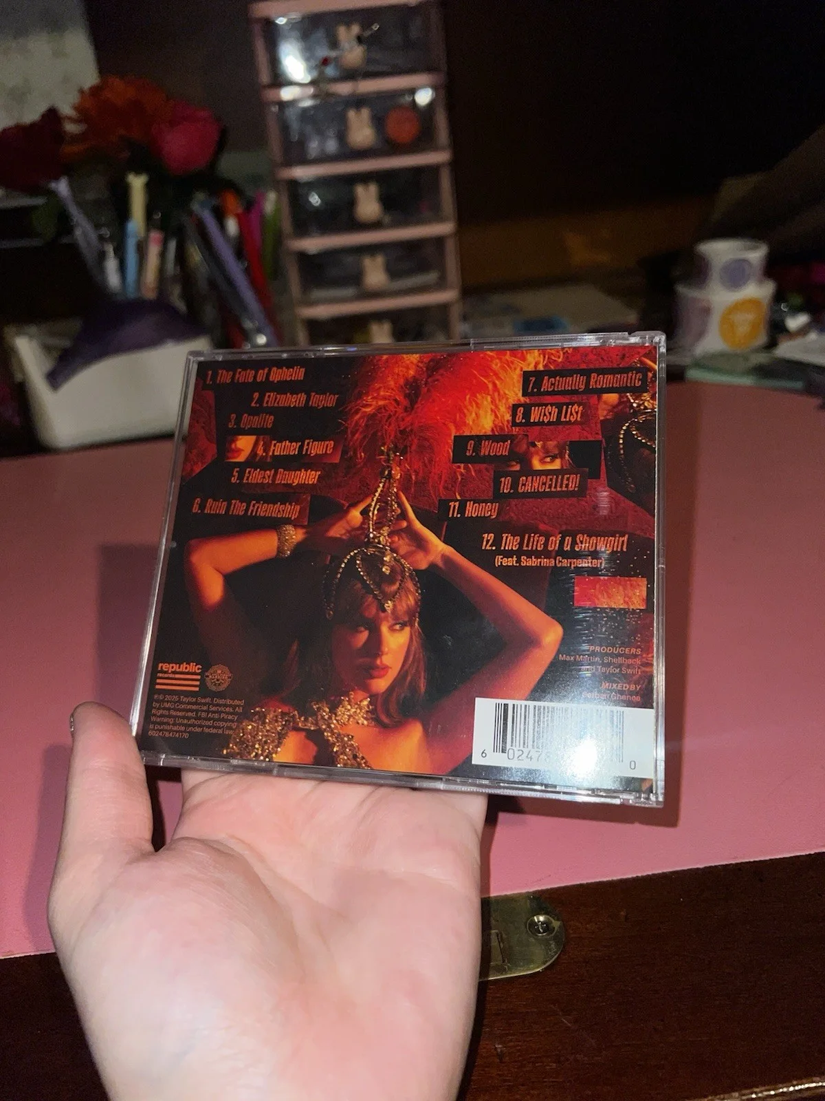 Taylor Swift SIGNED CD || The Life of a Showgirl || HEART || AUTHENTIC, изображение 2