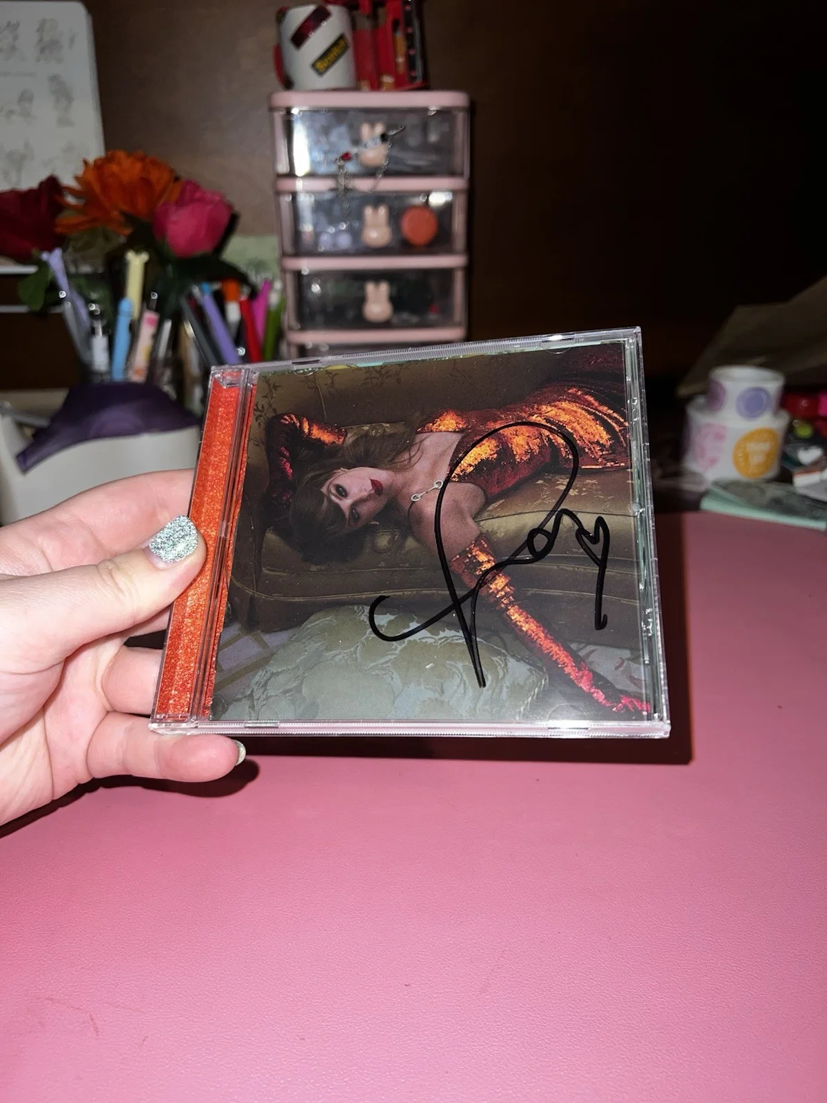 Taylor Swift SIGNED CD || The Life of a Showgirl || HEART || AUTHENTIC, изображение 3