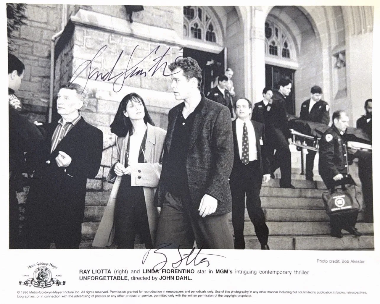RAY LIOTTA & LINDA FIORENTINO — 1996 RAY LIOTTA & LINDA FIORENTINO SIGNED UNFORGETTABLE PHOTO + INSCRIBED