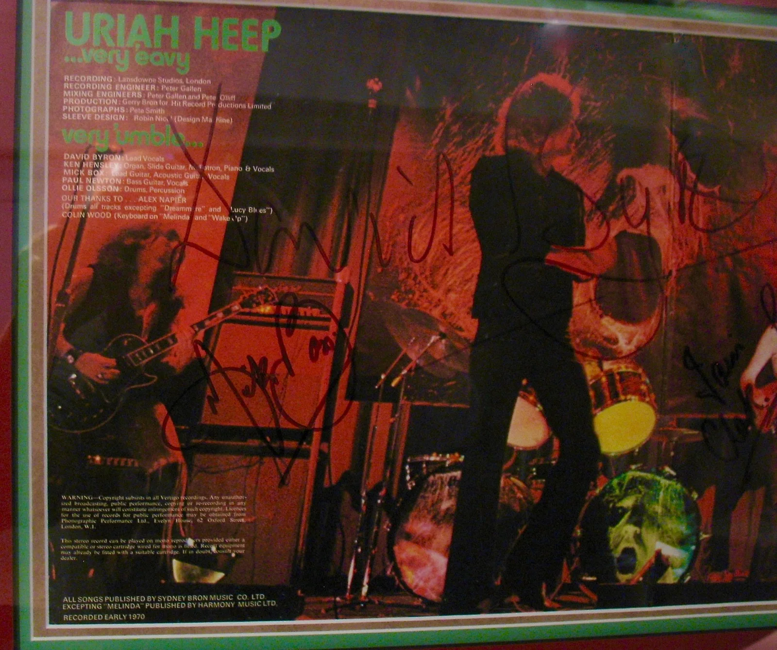 URIAH HEEP-Mega Rare Fully Autographed VERY EAVY Album By All 5 Original Members, image 3