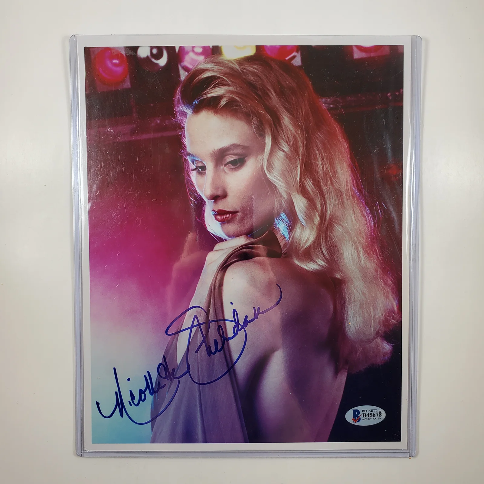 Nicolette Sheridan — Nicolette Sheridan Signed Autographed 8x10 Color Photo in Toploader Beckett COA