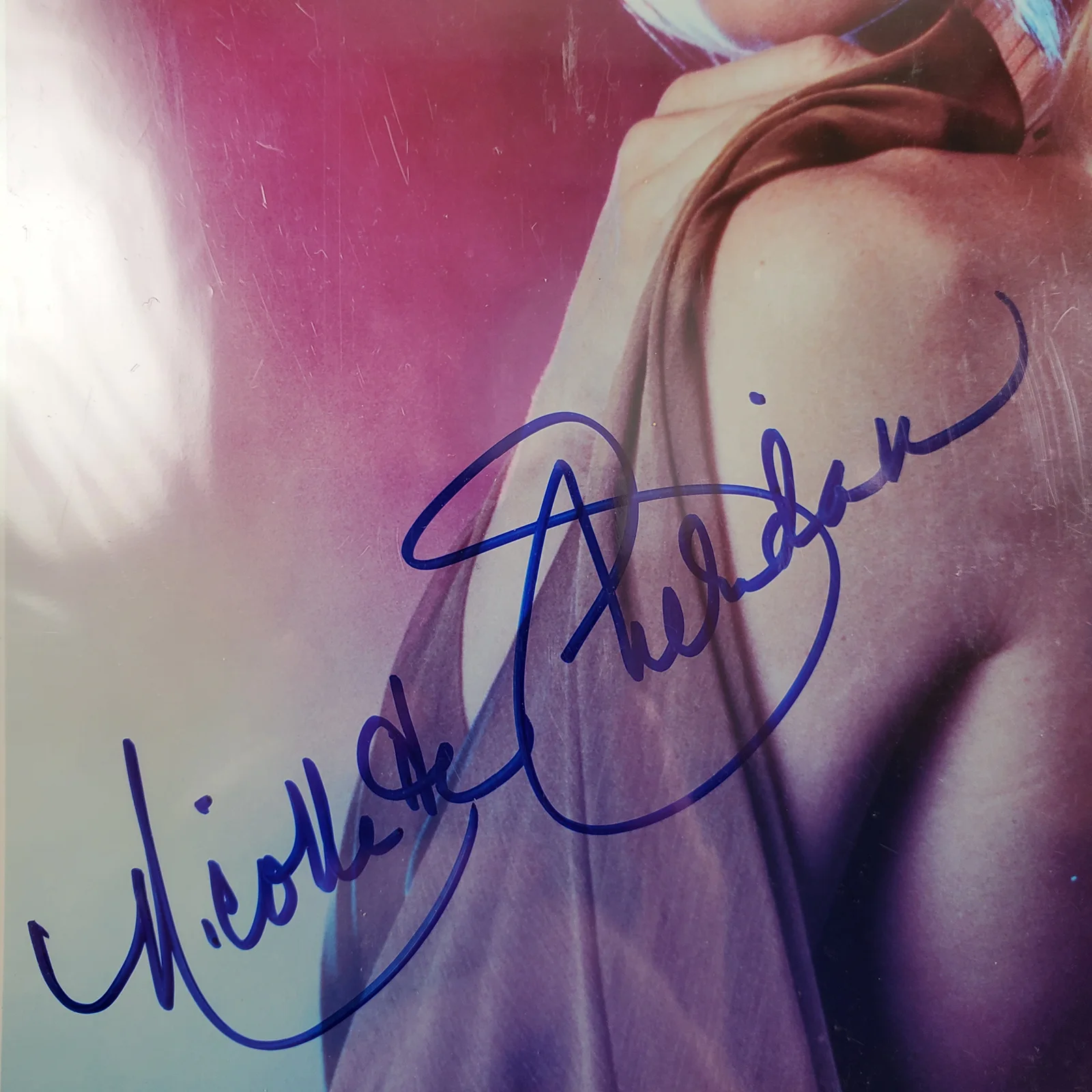 Nicolette Sheridan — Nicolette Sheridan Signed Autographed 8x10 Color Photo in Toploader Beckett COA, изображение 4