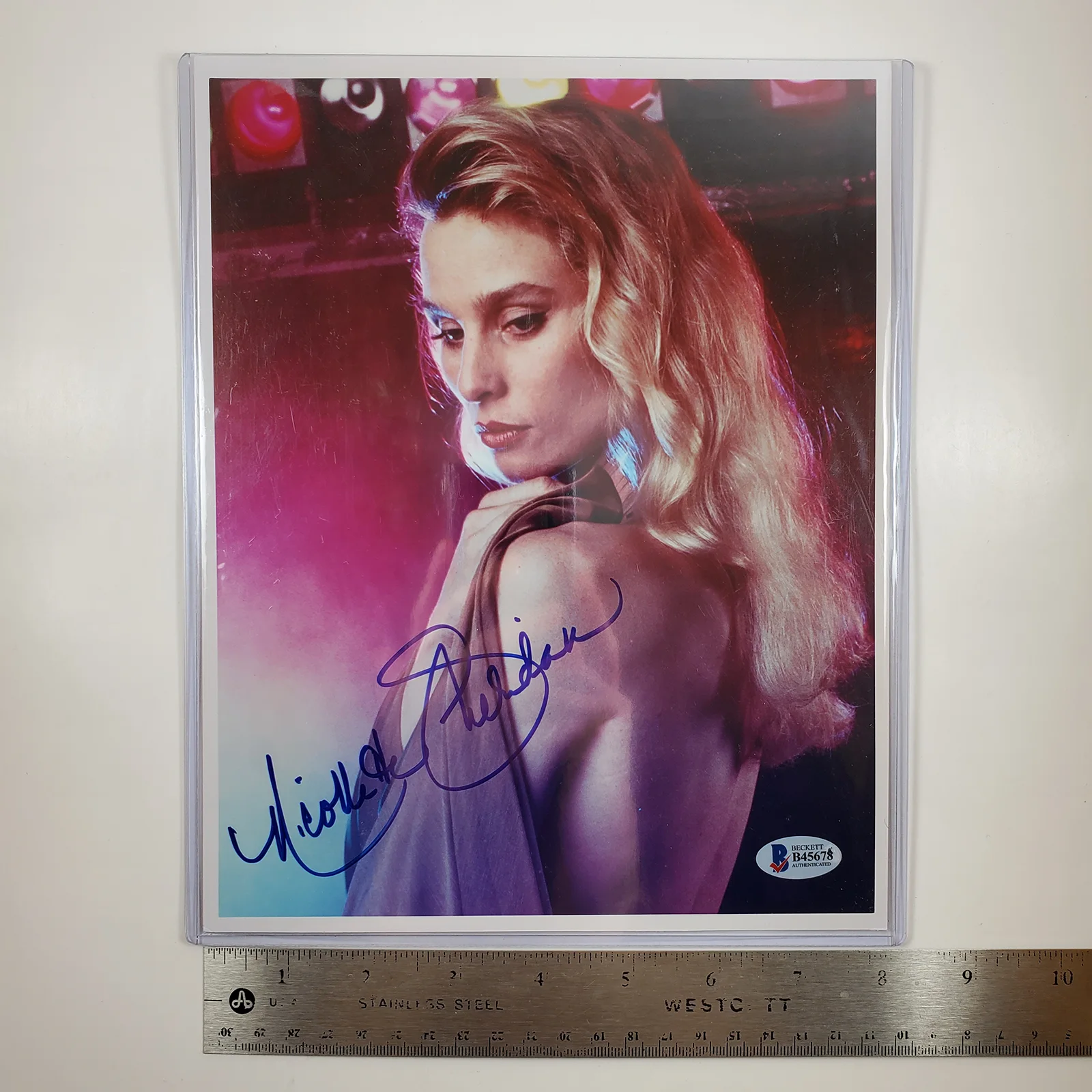 Nicolette Sheridan — Nicolette Sheridan Signed Autographed 8x10 Color Photo in Toploader Beckett COA, изображение 5
