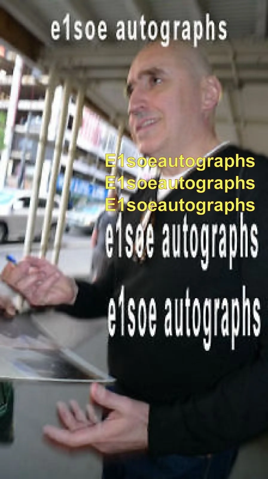 Alfred Molina — Alfred Molina signed Red 8X10 photo In Person. Proof. Indiana Jones, изображение 5