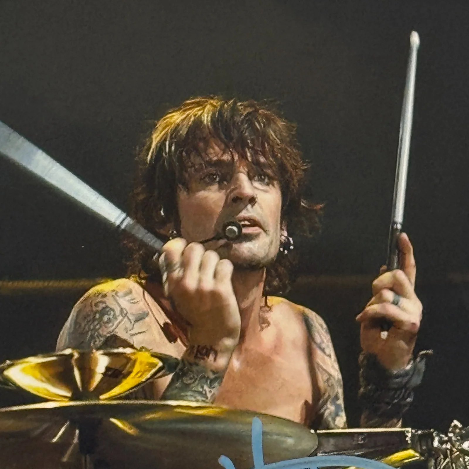 TOMMY LEE MOTLEY CRUE SIGNED AUTOGRAPHED 8X10 COLOR PHOTOGRAPH AUTO PHOTO W/ COA, изображение 2