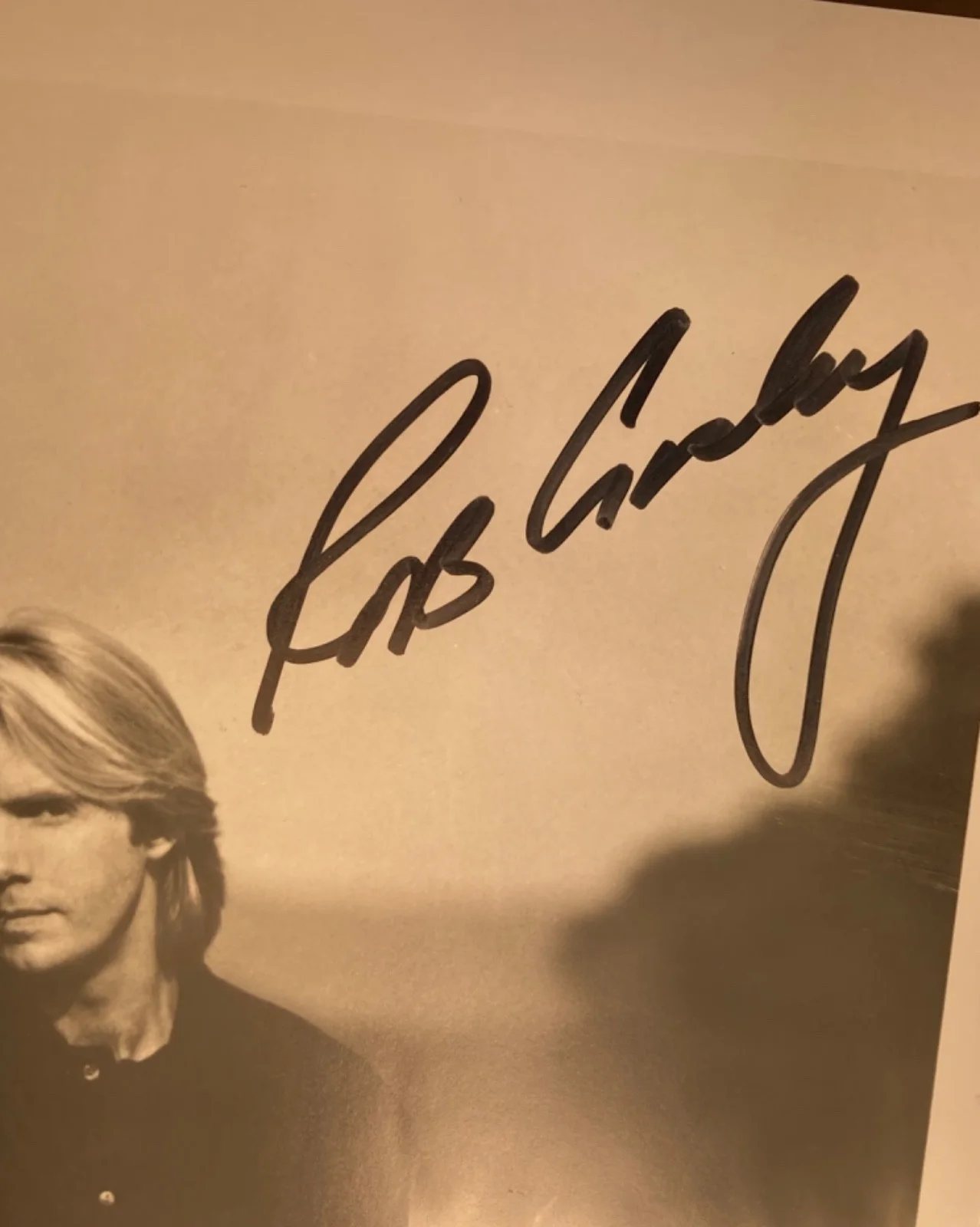 Hand SIGNED Rob Crosby 8x10 Vintage Agency Photo - Arista (Stain), изображение 3