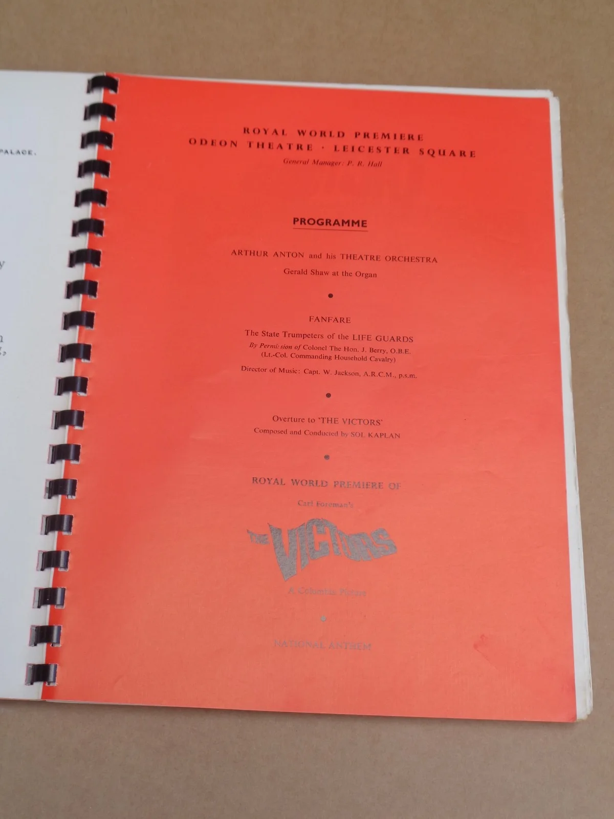 George Hamilton - The Victors - 1963 Royal World Premiere Film Brochure, изображение 2