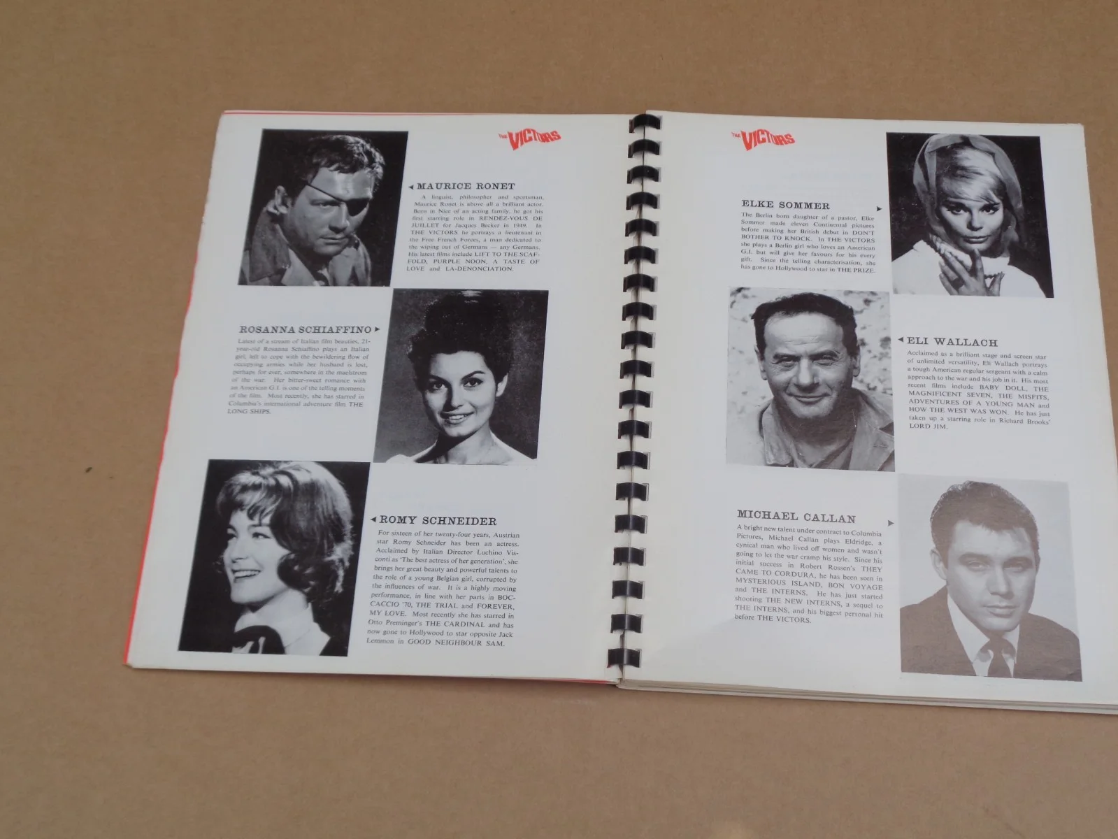 George Hamilton - The Victors - 1963 Royal World Premiere Film Brochure, изображение 5