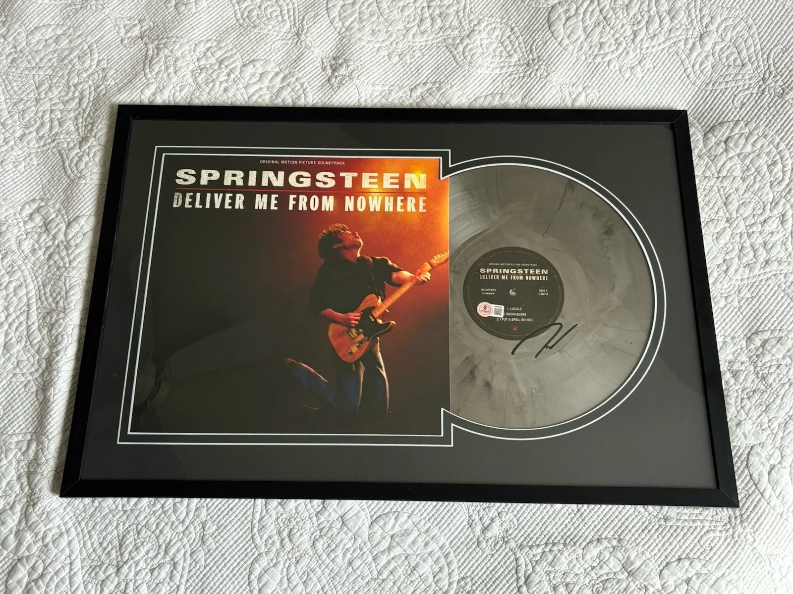 Jeremy Allen White — Jeremy Allen White Signed Springsteen Deliver Me From Nowhere Framed Vinyl Album, изображение 4