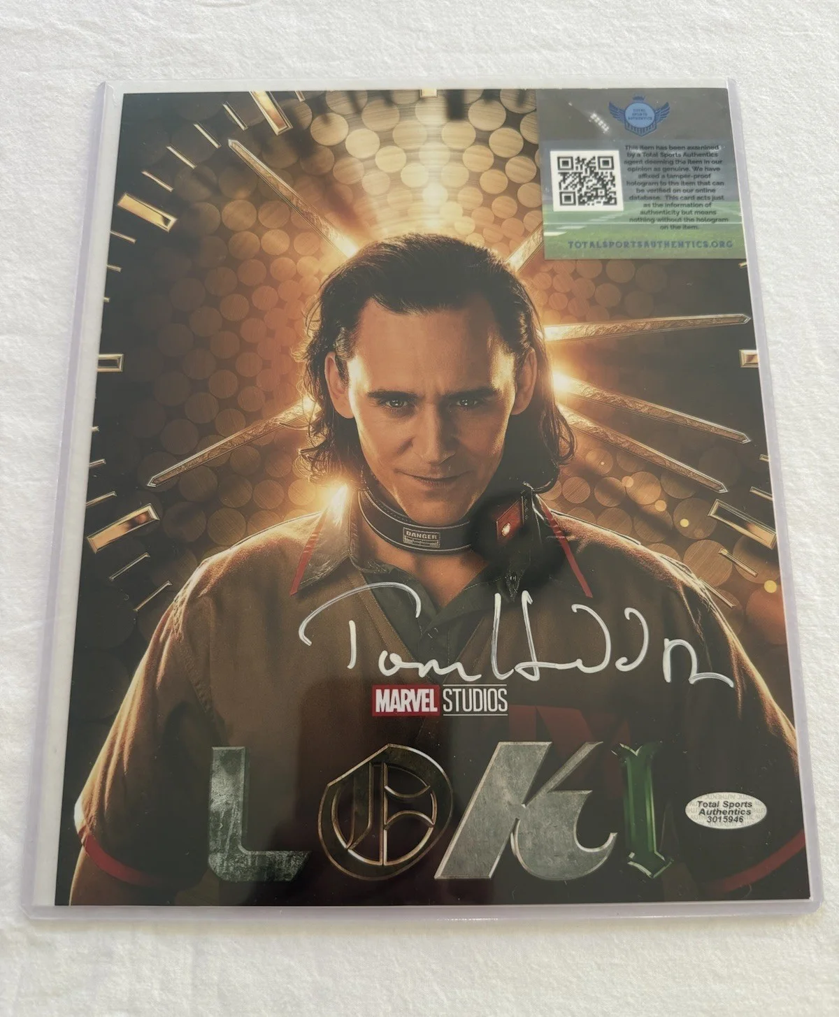 TOM HIDDLESTON — TOM HIDDLESTON ‘Loki’ Rare Hand Signed Autographed 10x8 Photo with COA, image 4