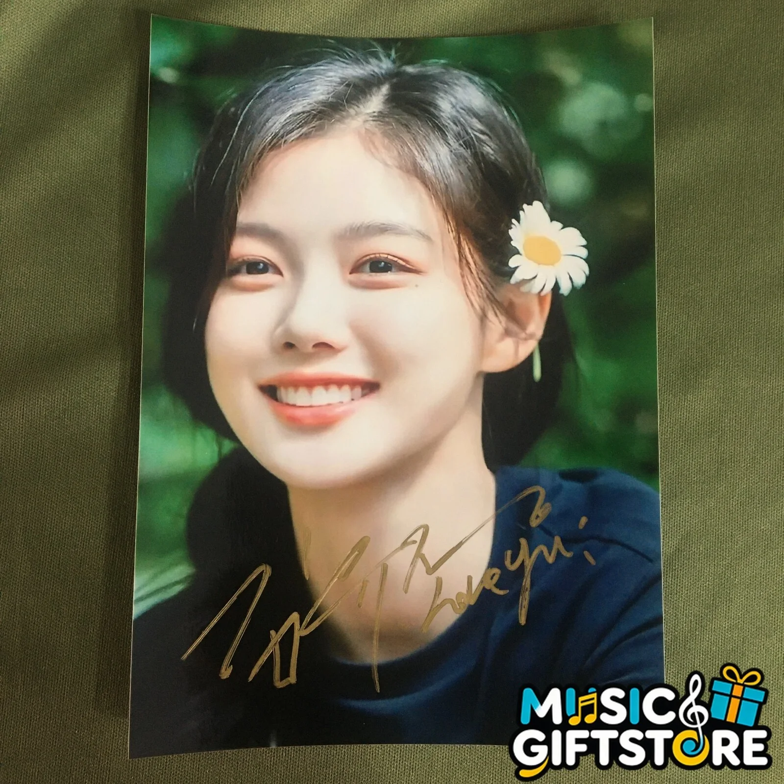 Kim You Jung Autographed Signed Photo 4*6 K-POP Collection 2023 #MUGS, изображение 3