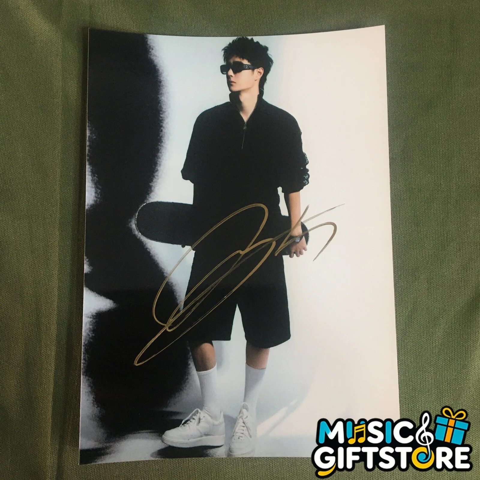 WANG YIBO YI BO PHOTO CARD PICTURE SIGNED AUTOGRAPHED GIFTS COLLECTION 2023C #MU, изображение 3