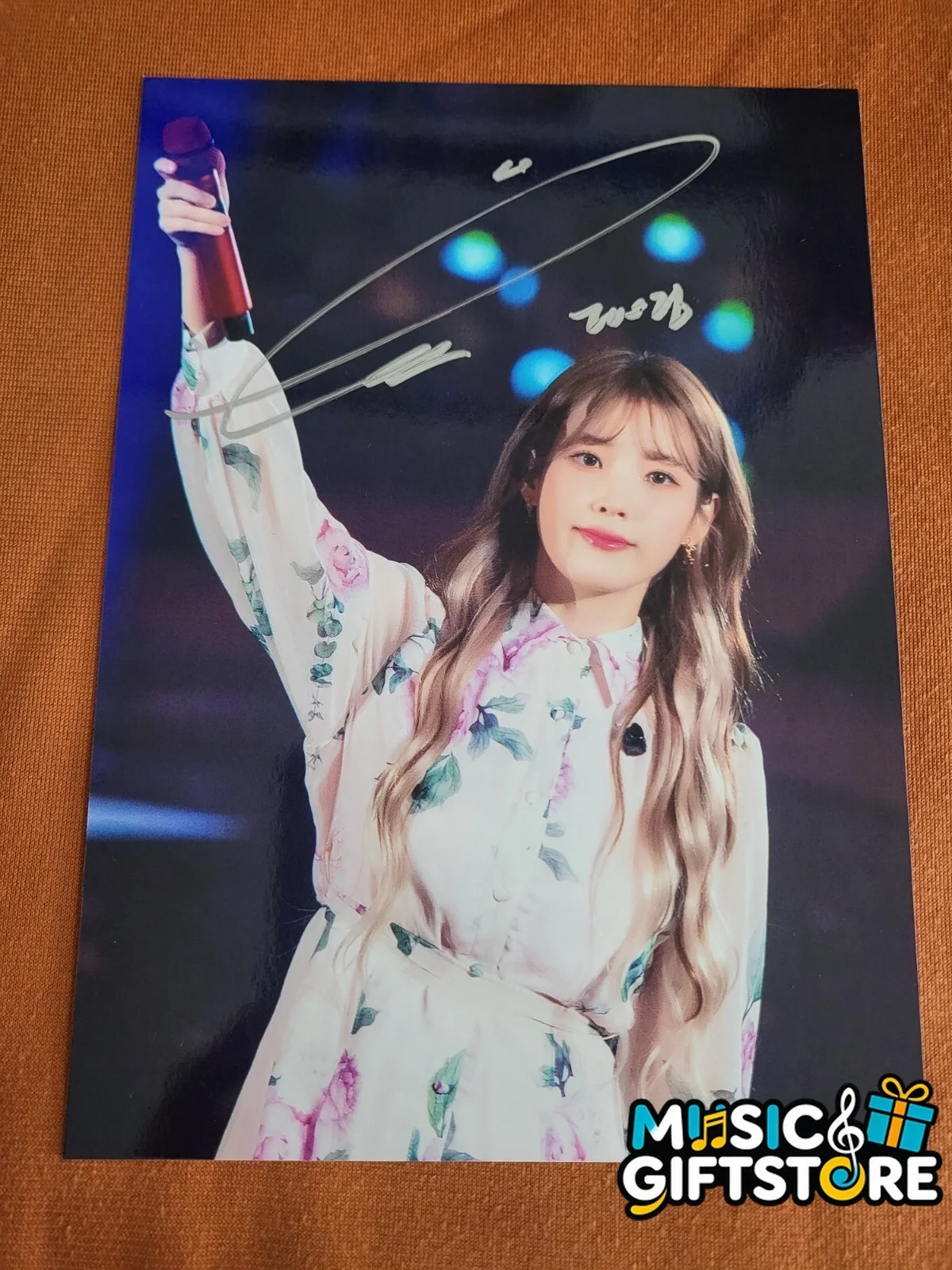 IU Lee Ji Eun Autographed Signed Photo Autographs Collectibles 4*6 2024 #MUGS, image 2