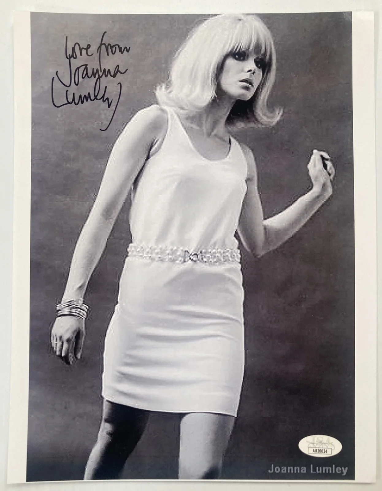 Joanna Lumley — 007 Ab Fab Joanna Lumley Signed Autograph 8.5x11 Photo - JSA Cert - FREE S&H!, изображение 2