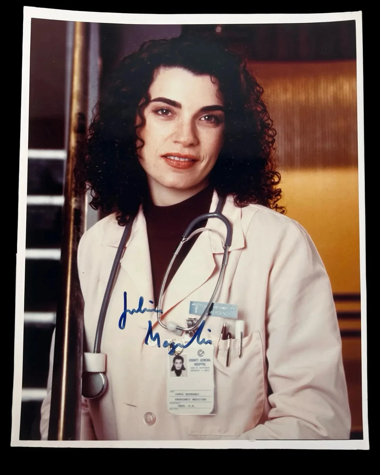 Julianna Margulies — Television Star ER Julianna Margulies Signed Autographed Glossy 8x10 Photo