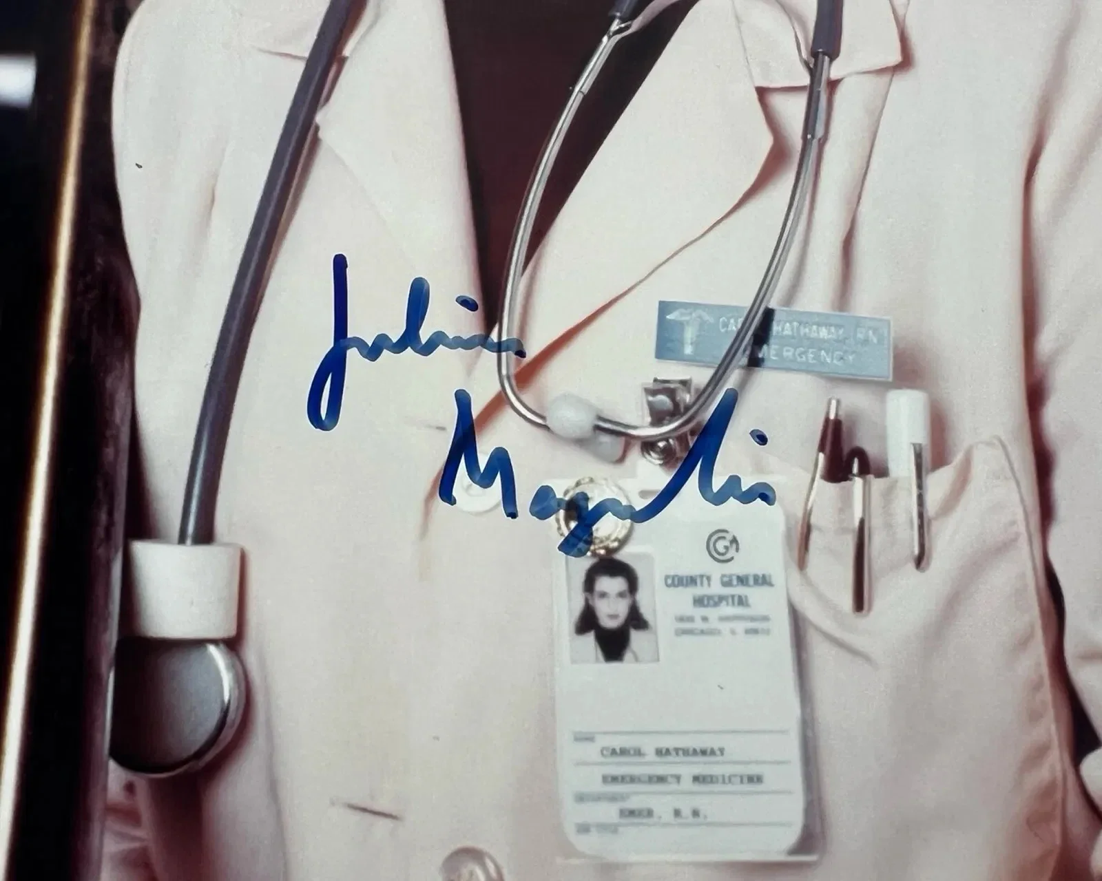 Julianna Margulies — Television Star ER Julianna Margulies Signed Autographed Glossy 8x10 Photo, изображение 2