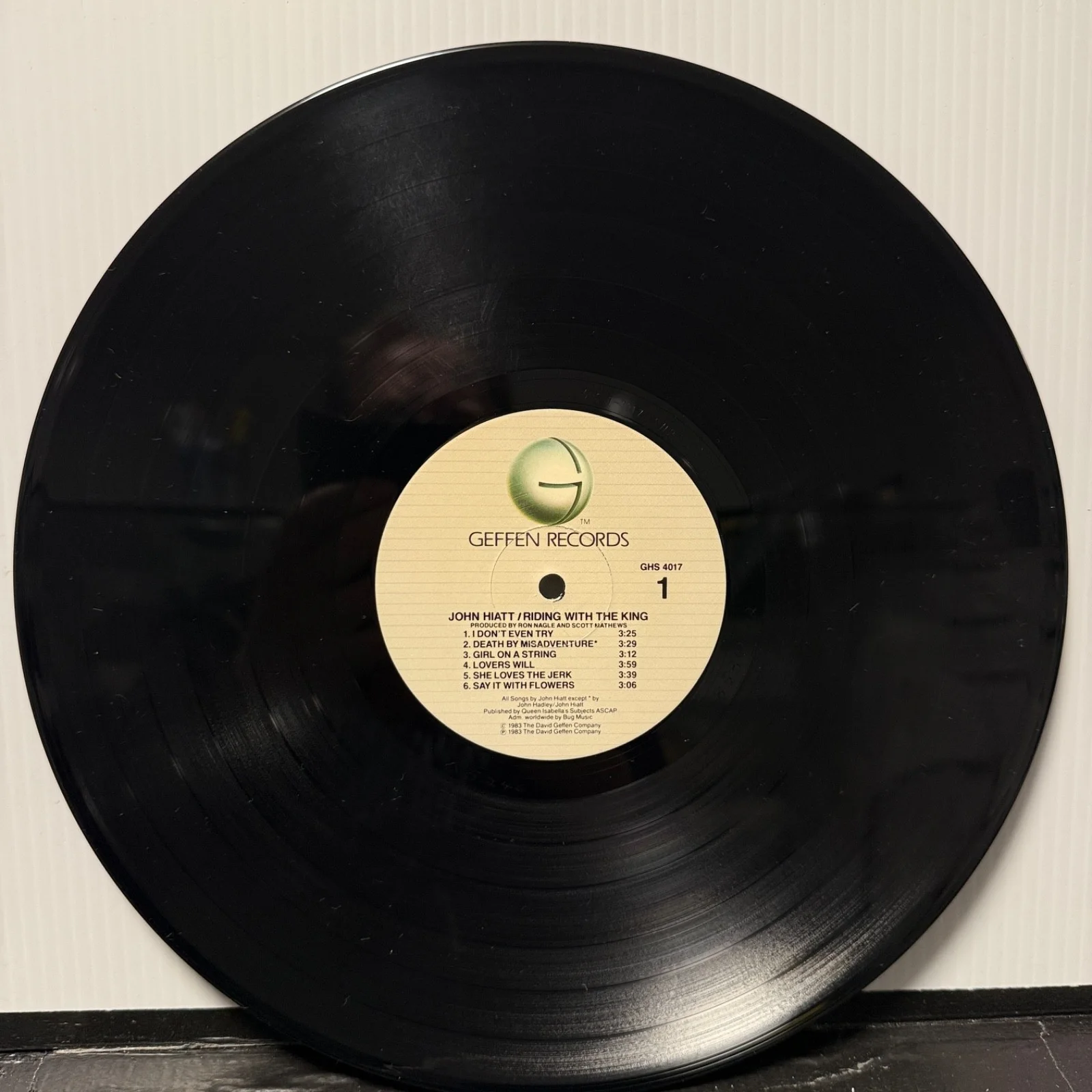 AUTOGRAPHED - JOHN HIATT "Riding With The King" GEFFEN vinyl GOLD PROMO STAMP, изображение 4