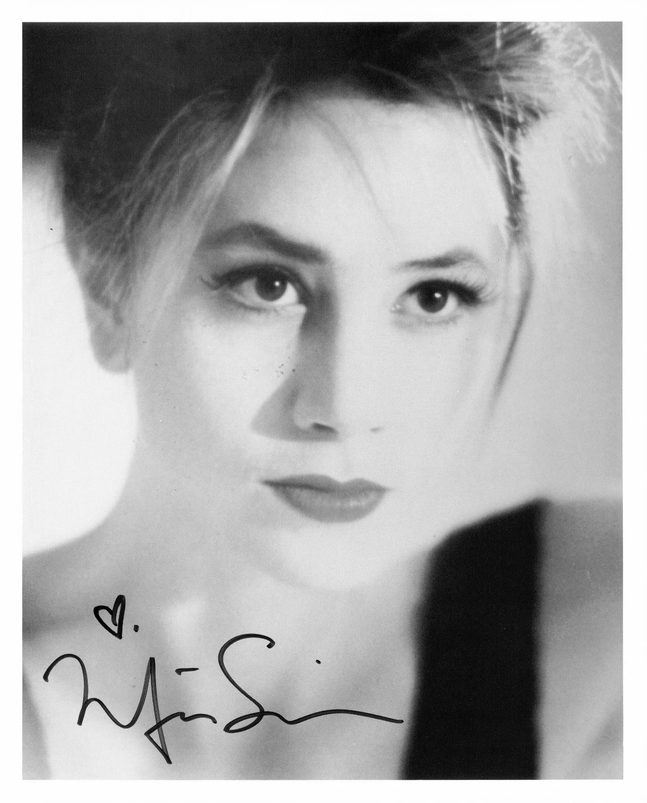 Mira Sorvino — Mira Sorvino signed 8x10 photo autograph Romy and Michele's high school mimic