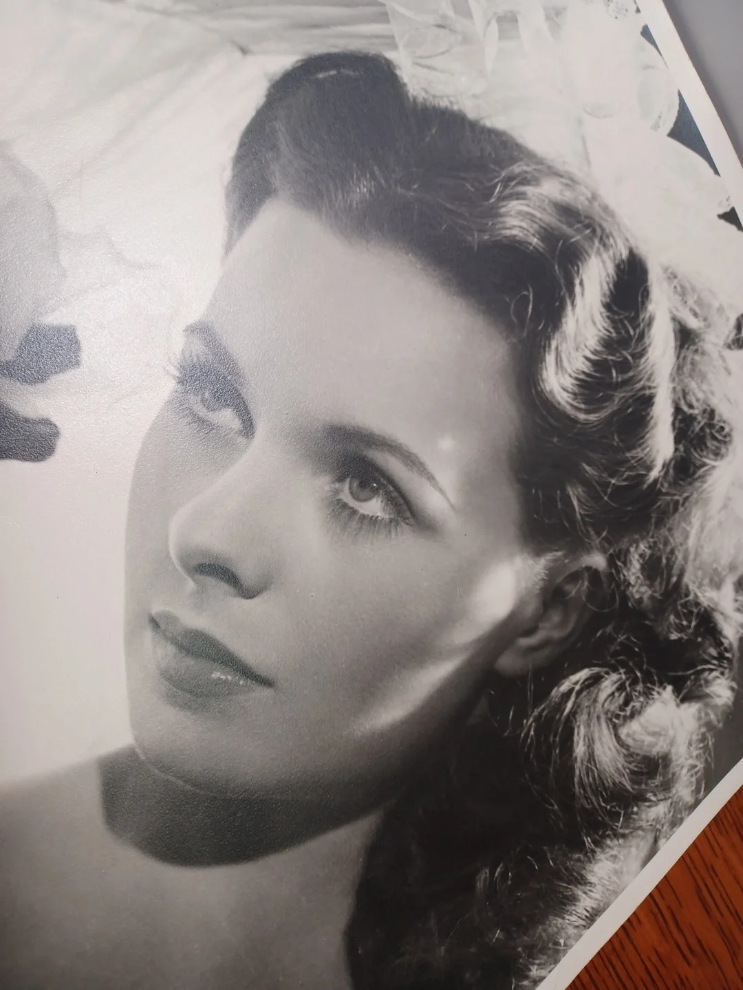 40's Hollywood Actress Jeannie Crane Hand Signed 11" x 14" Photo RRGS2, image 3