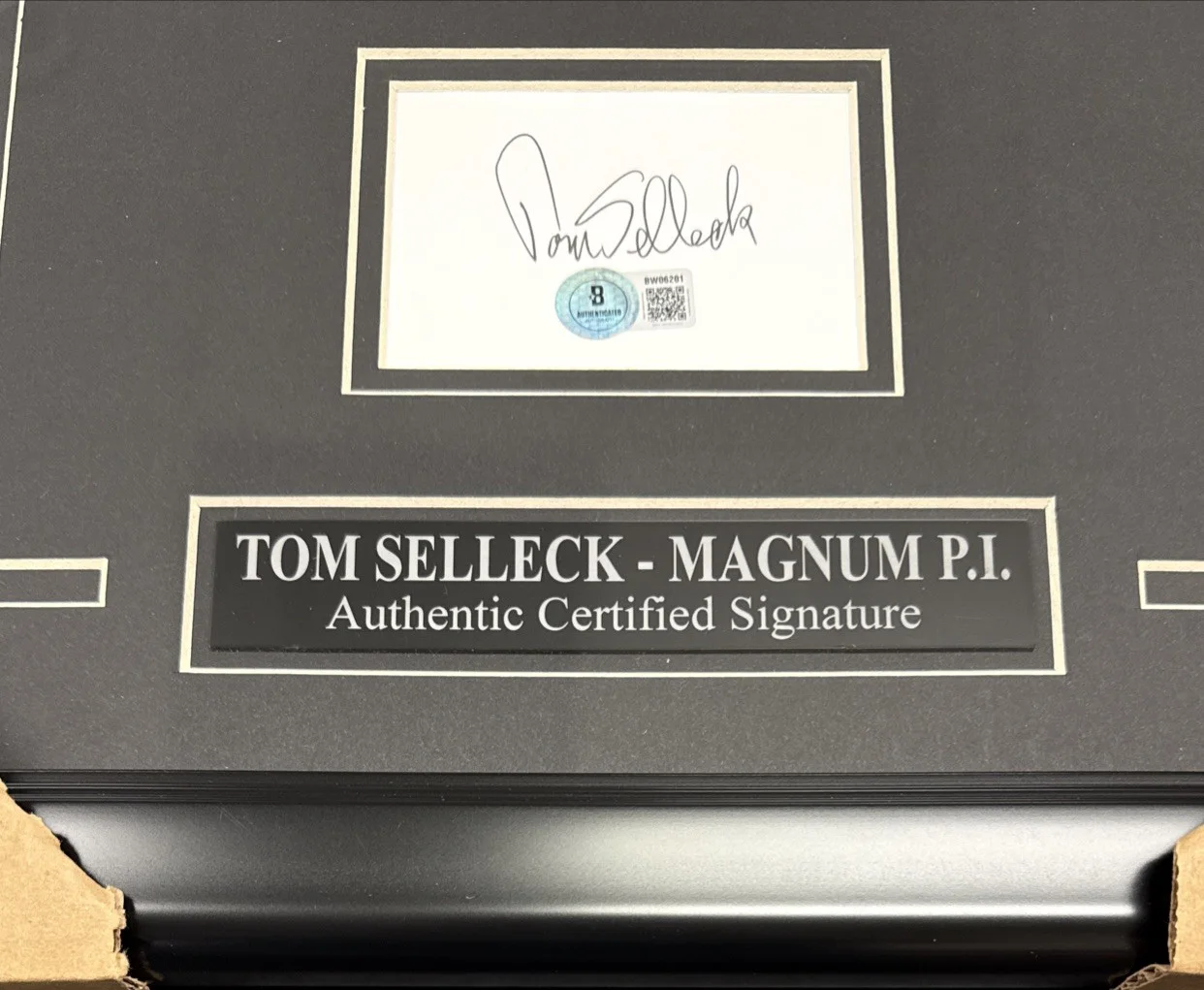 Tom Selleck Signed Autographed Framed Cut 8x10 Photo Magnum PI Bas Beckett, изображение 2