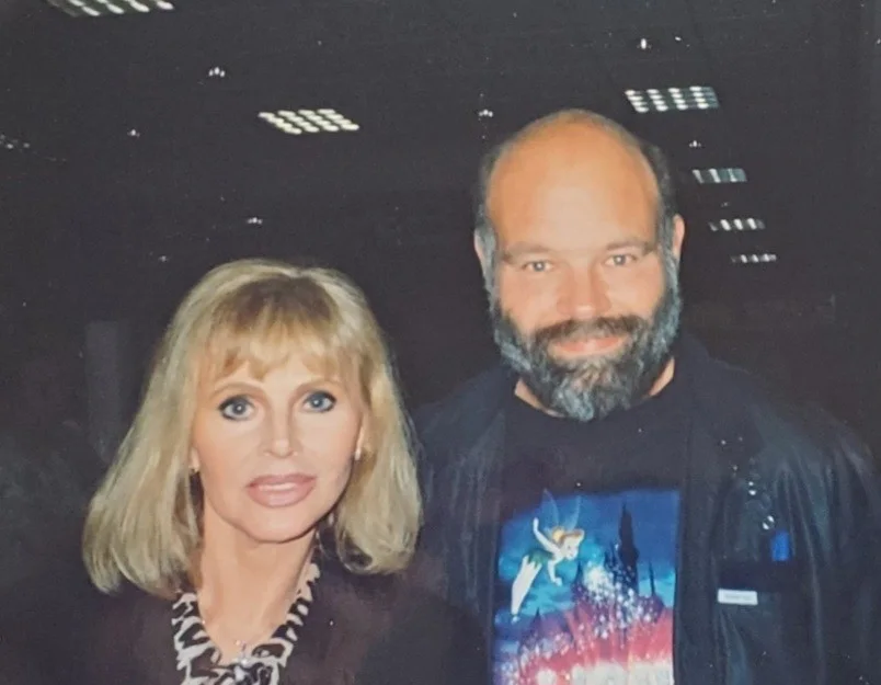 BRITT EKLUND — BRITT EKLAND signed autographed IN PERSON 8x10 - THE MAN WITH THE GOLDEN GUN, изображение 2