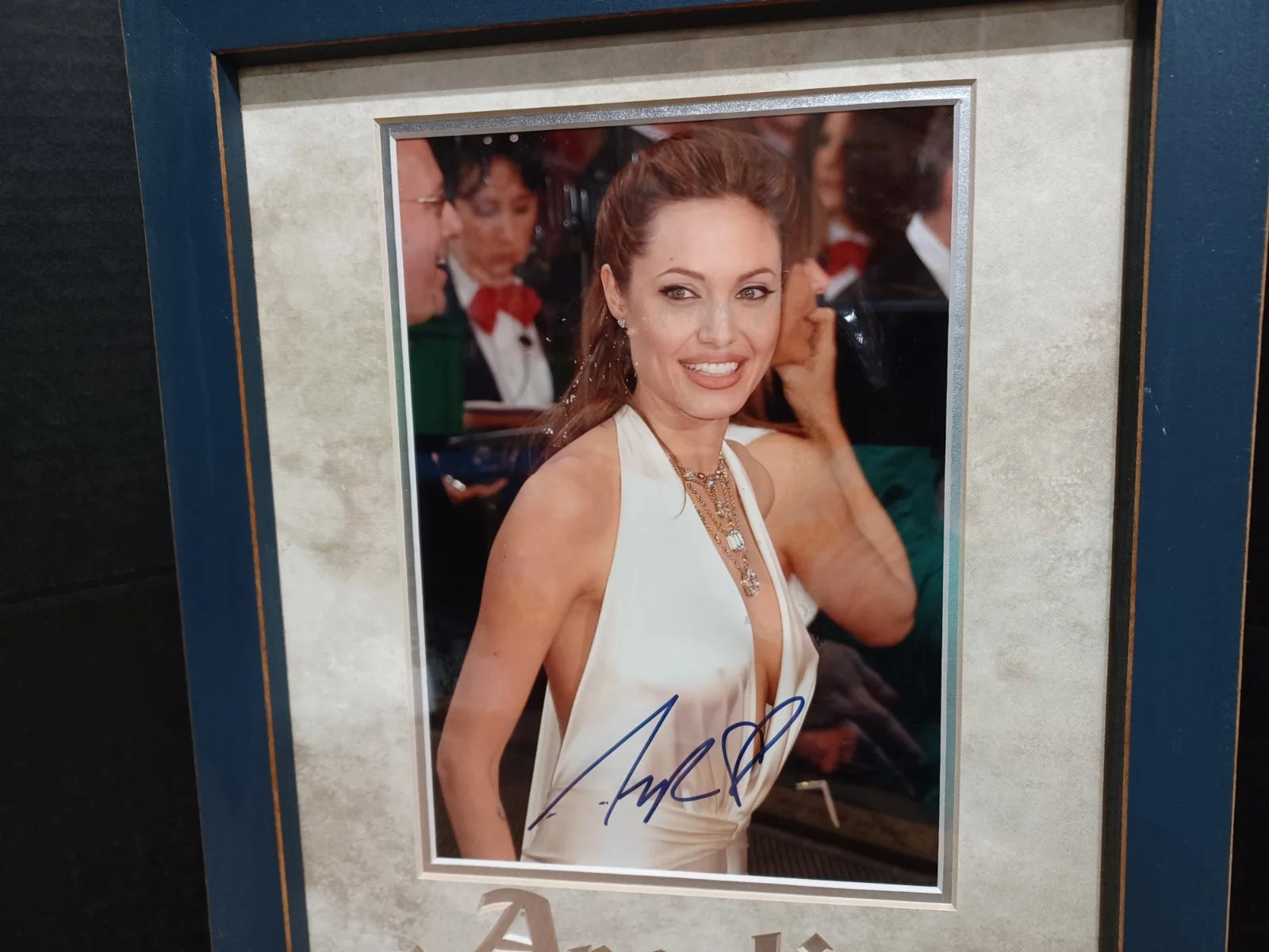 Angelina Jolie — Angelina Jolie Autographed Signed Authentic COA Framed Photo, изображение 2