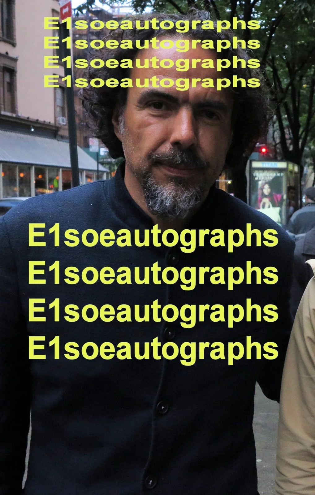 alejandro gonzalez inaritu — Alejandro Gonzalez Inarritu & Zach Galifianakis signed Birdman 8x10 Photo, изображение 2