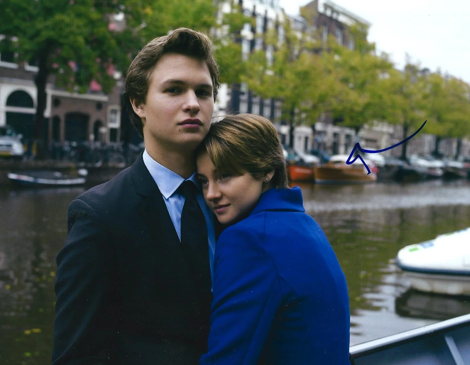 Shailene Woodley — Shailene Woodley signed The Fault In Our Stars 8x10 photo