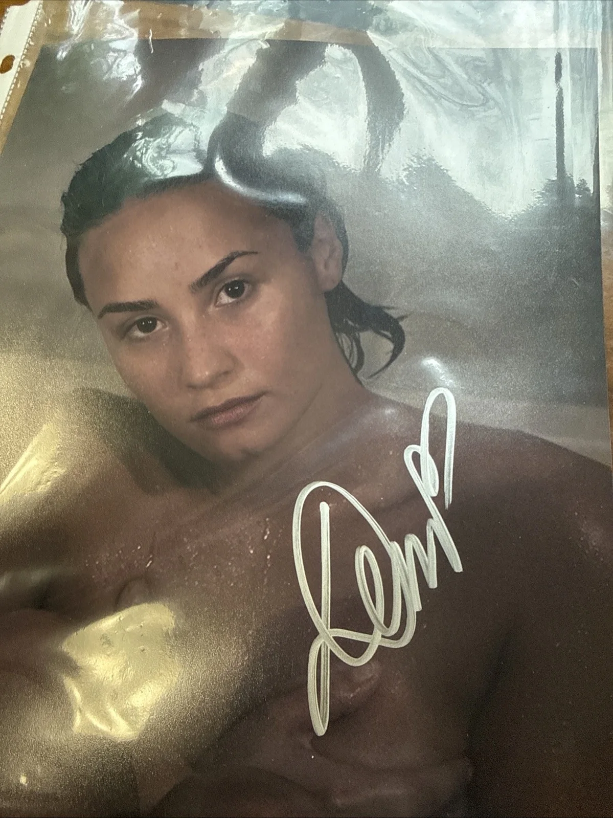 Demi Lovato Signed 8x10 Photo Authentic Autograph Vanity Fair 2015 "Confident", изображение 2
