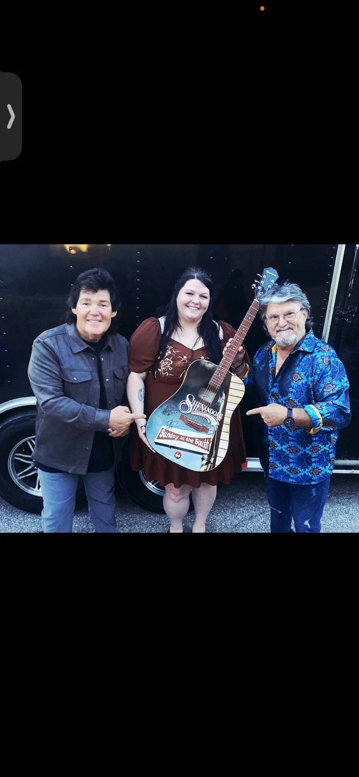 Shenandoah Autographed 'Sunday in the South' Acoustic Guitar Country Music, изображение 2