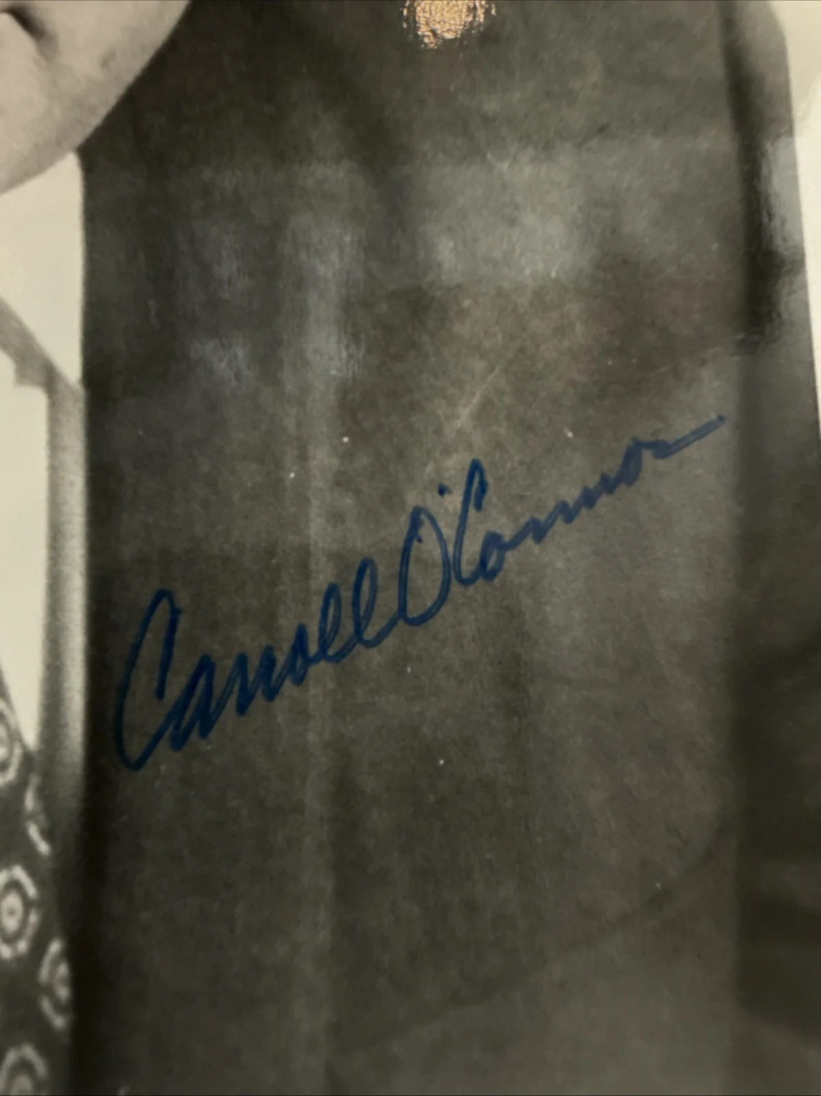 Carroll O'Conner — CARROLL O'CONNOR AS "ARCHIE BUNKER" - AUTOGRAPHED 8X10 PHOTO, image 3