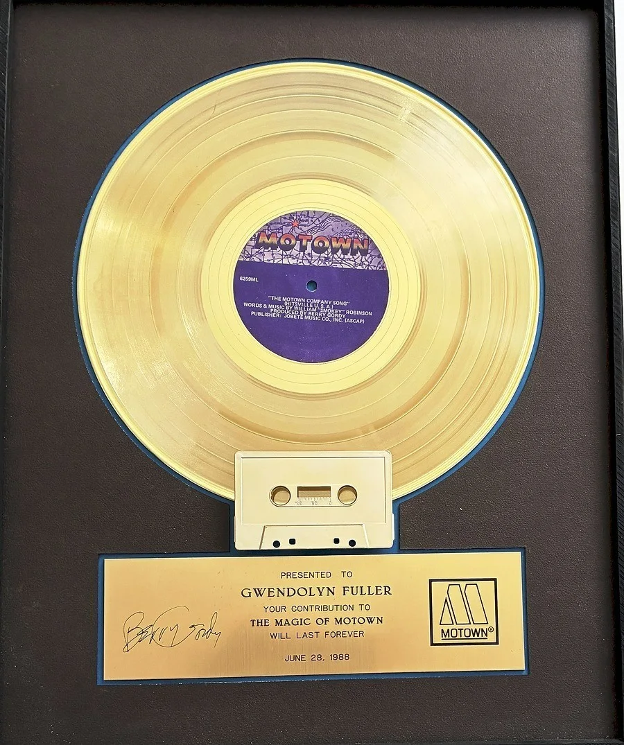 Berry Gordy Signed Motown Award Presented to His Sister Gwendolyn 1988, изображение 2