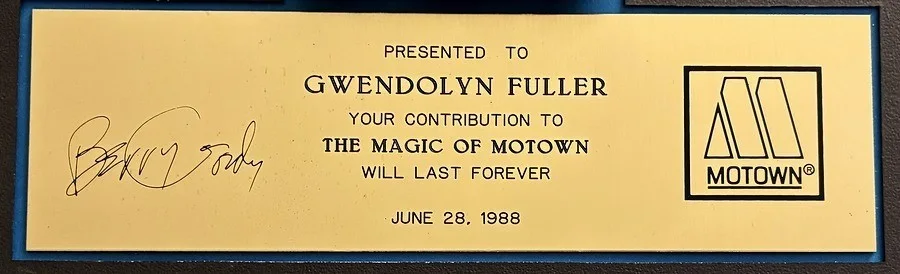 Berry Gordy Signed Motown Award Presented to His Sister Gwendolyn 1988, изображение 3
