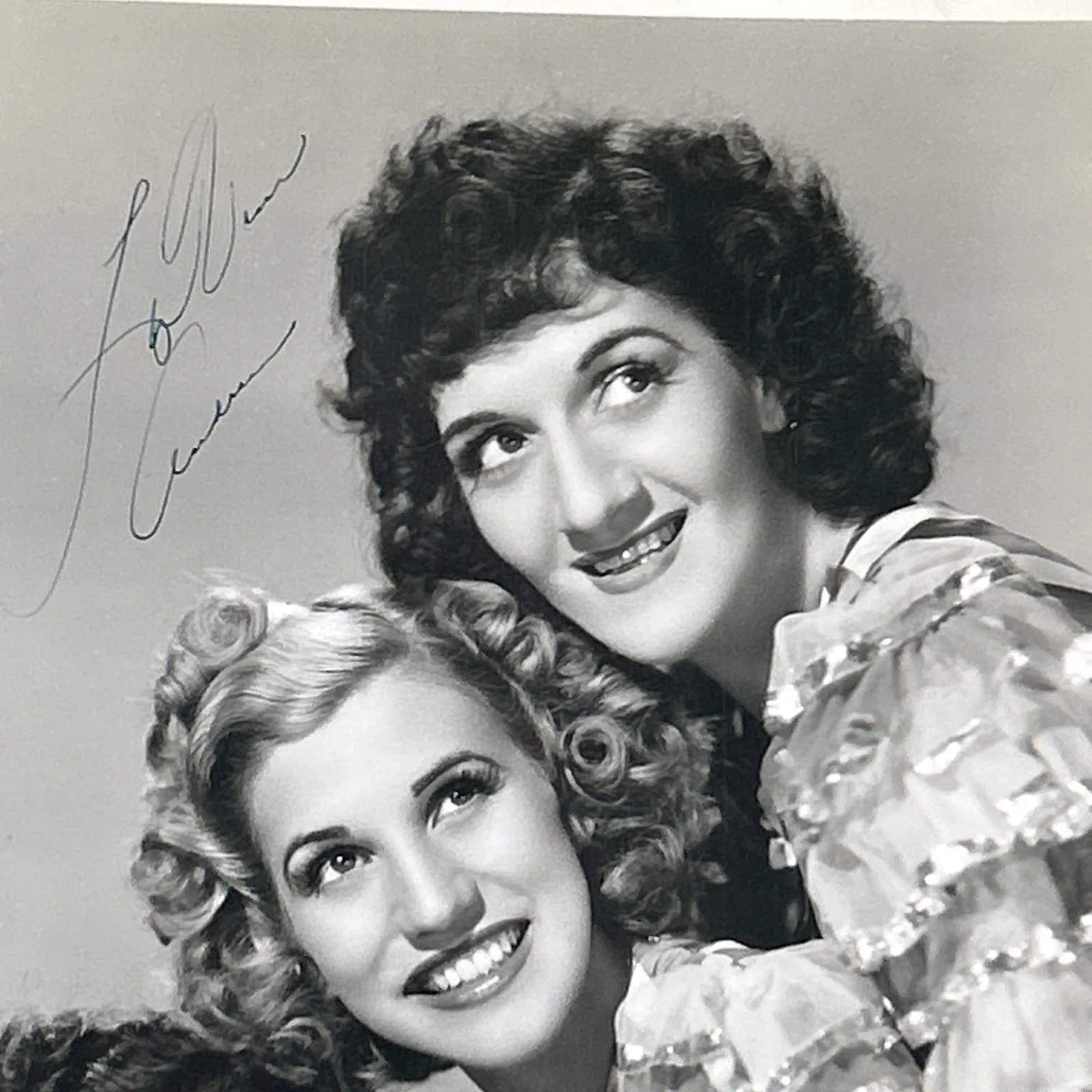 The Andrews Sisters Performers Signed 1940 8x10 B/W Press Photo RARE!!! t340, изображение 2