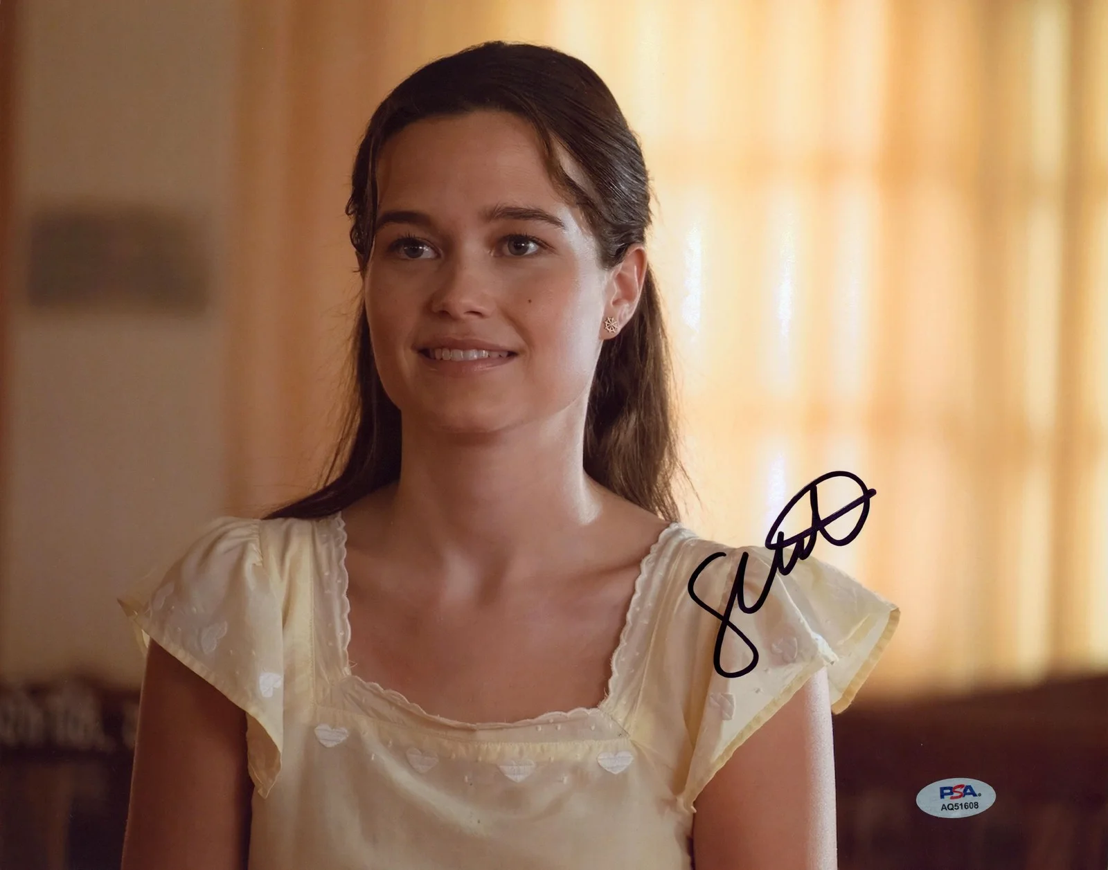 Sarah Catherine Hook — Sarah Catherine Hook The White Lotus Signed 11x14 Photo PSA/DNA #AQ51608