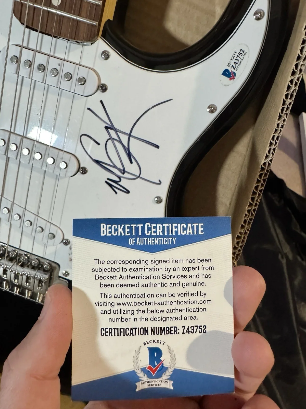 Machine Gun Kelly (MGK) Autographed Electric Guitar - Beckett Authenticated, изображение 3
