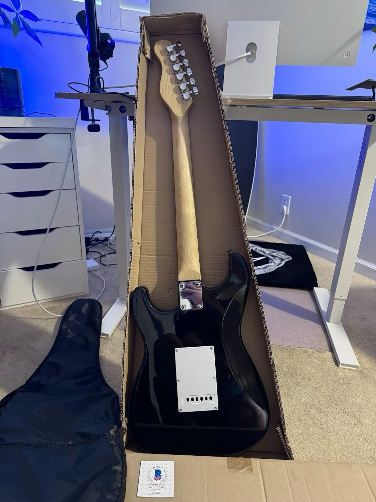 Machine Gun Kelly (MGK) Autographed Electric Guitar - Beckett Authenticated, изображение 4