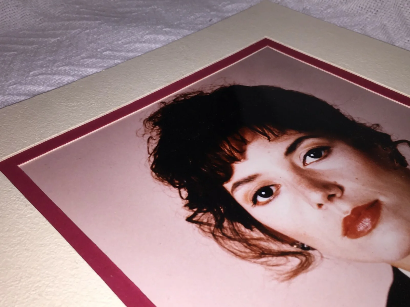 Joanne Whalley-Kilmer — Joanne Whalley-Kilmer Hand Autographed 4x6 Card 8x10 Picture 18x12 Matted *COA*, изображение 3
