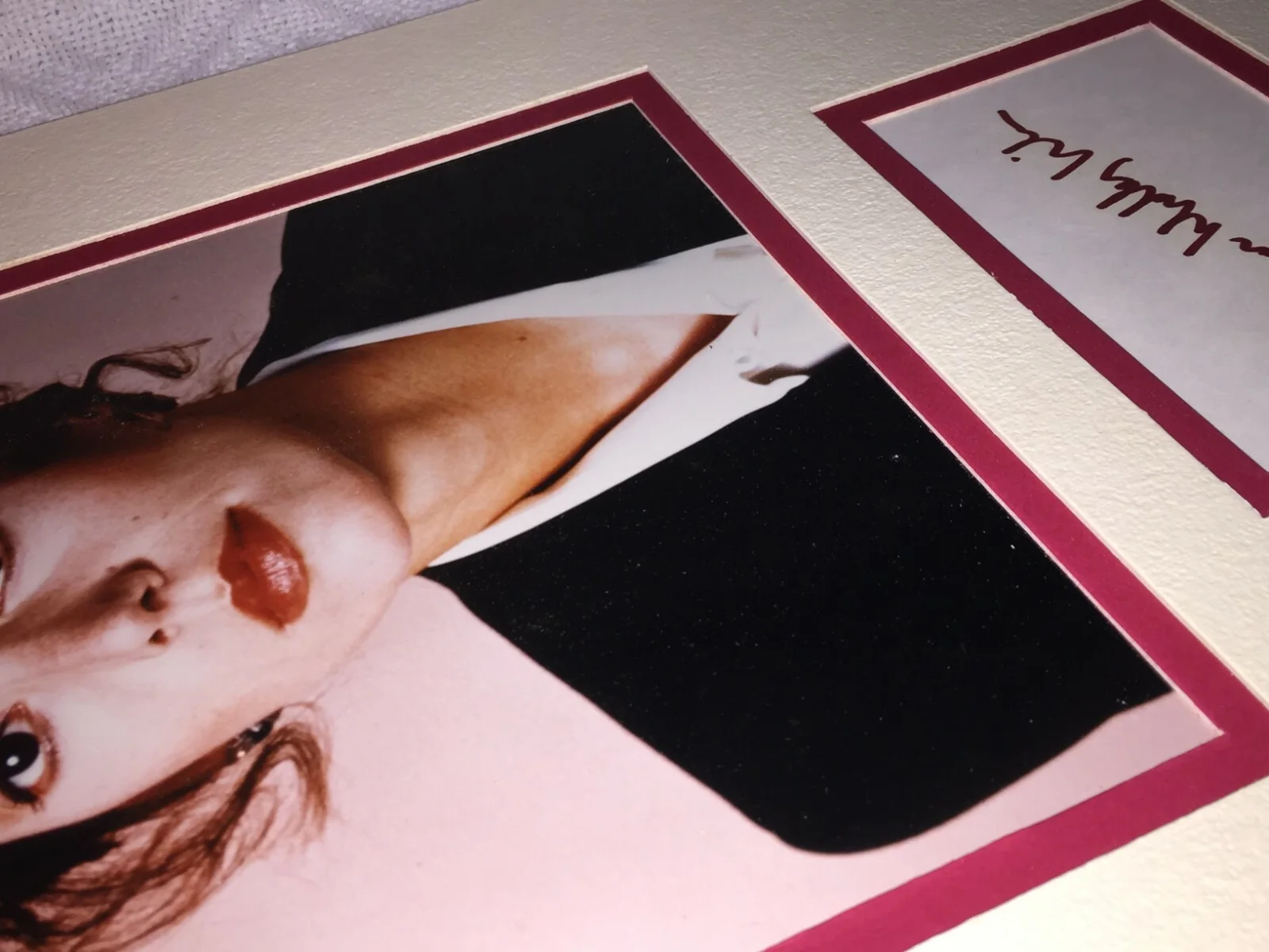 Joanne Whalley-Kilmer — Joanne Whalley-Kilmer Hand Autographed 4x6 Card 8x10 Picture 18x12 Matted *COA*, изображение 4