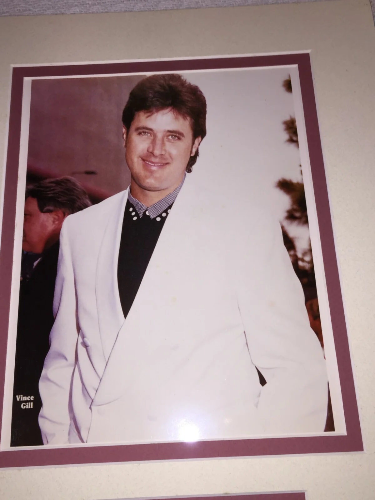 Vince Gill Hand-Autographed 4x6 Card and 8x10 Picture on 18x12 Matting NO COA, изображение 2