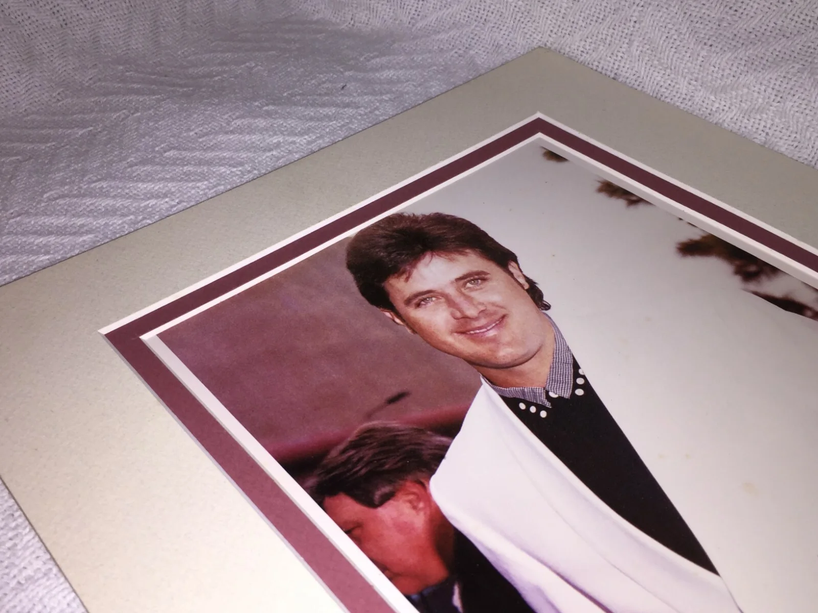 Vince Gill Hand-Autographed 4x6 Card and 8x10 Picture on 18x12 Matting NO COA, изображение 3