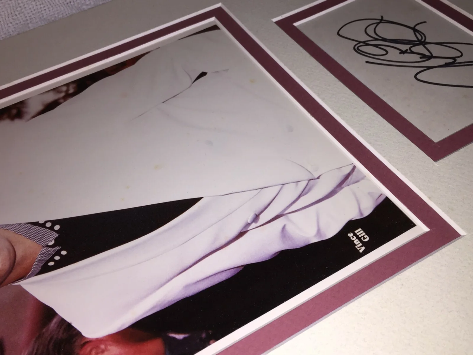 Vince Gill Hand-Autographed 4x6 Card and 8x10 Picture on 18x12 Matting NO COA, изображение 4