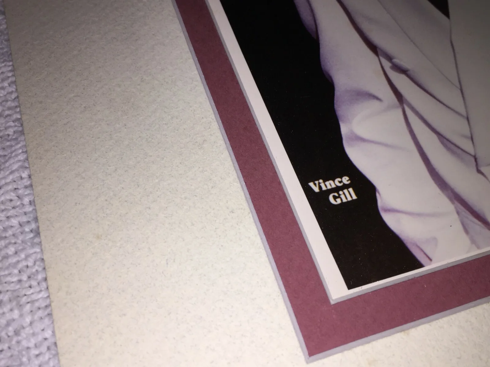 Vince Gill Hand-Autographed 4x6 Card and 8x10 Picture on 18x12 Matting NO COA, изображение 5