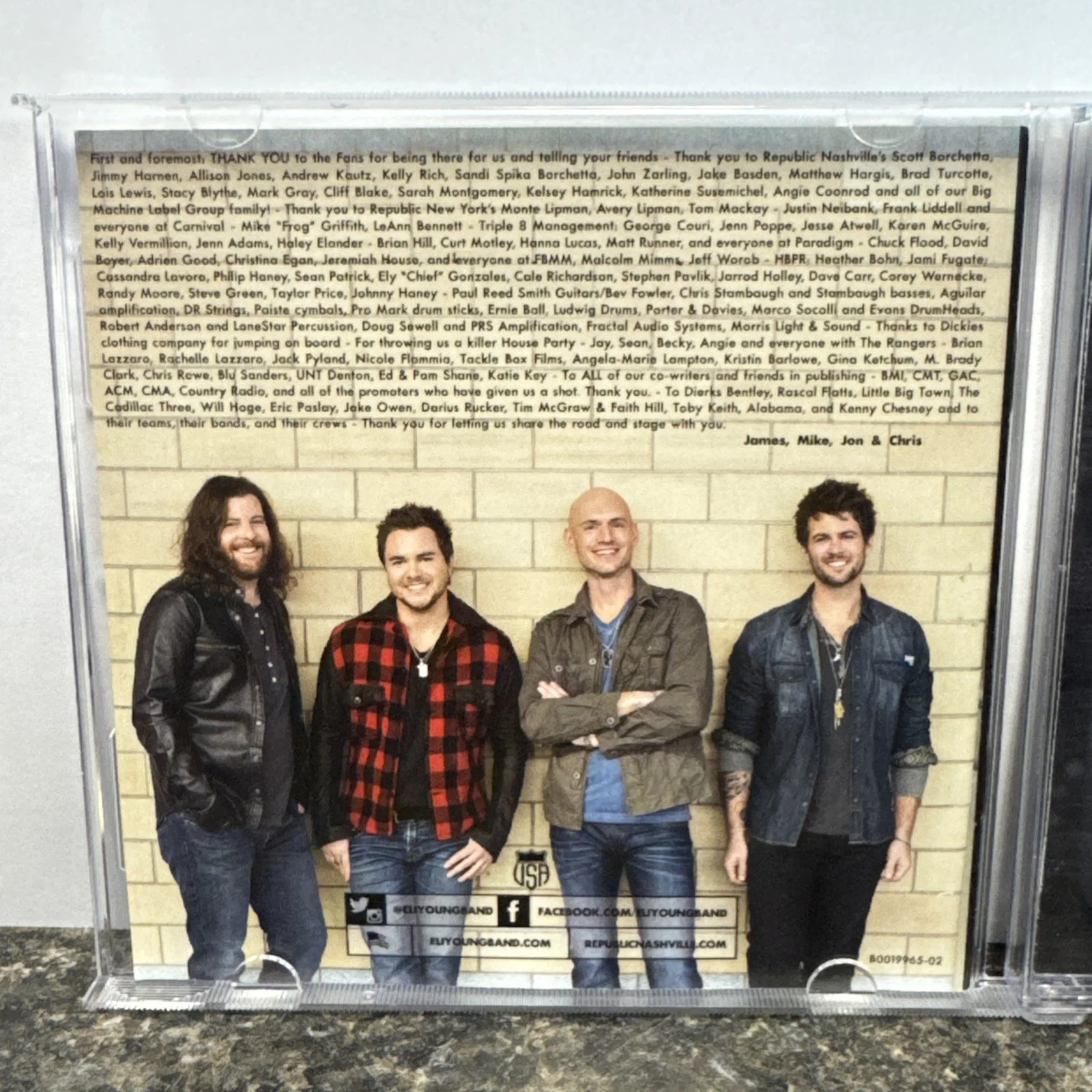 Autographed Eli Young Bang 10,000 Towns CD Signed By All 4 Members, image 3