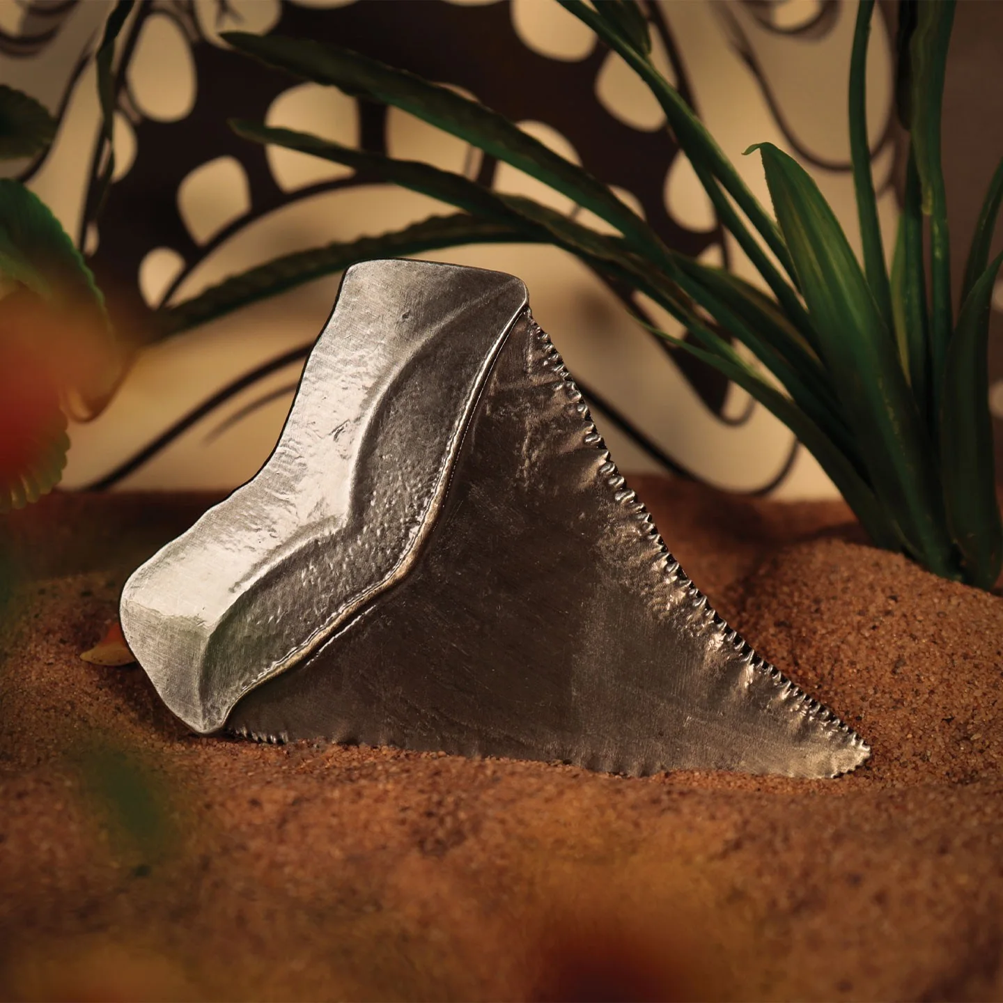 Jaws 50th Anniversary Limited Edition Metal Shark Tooth Medallion - Numbered, изображение 5