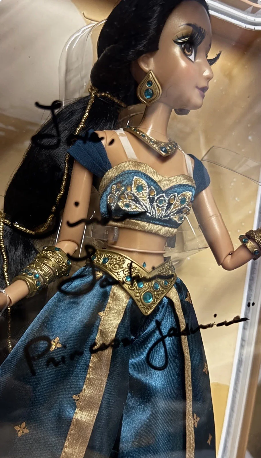 Linda Larkin — Linda Larkin , Jasmine , Signed Autographed , Aladdin Doll , Disney, image 2